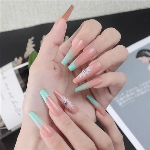 Nias Rau Cov Ntsia Hlau Ntev Ntev